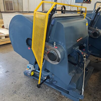 Четырехсекционная гофрокартонная высекальная машина со скоростью 20±2 хода/мин и моделью непрерывного прессования с задержкой времени