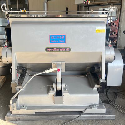 Машина для резки из гипсокартонного картона весом 7000 кг с ручным кормильцем и массой машины 1500 кг